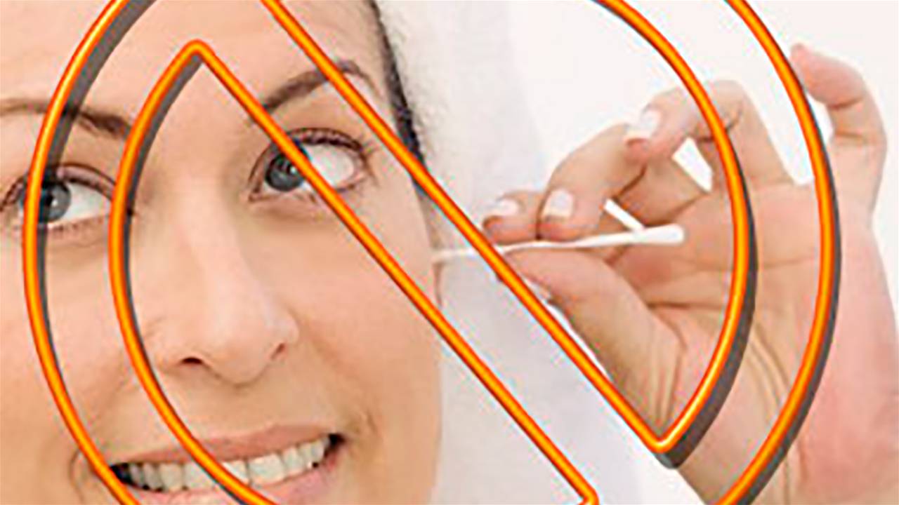 Evite o uso de cotonete para limpar os ouvidos